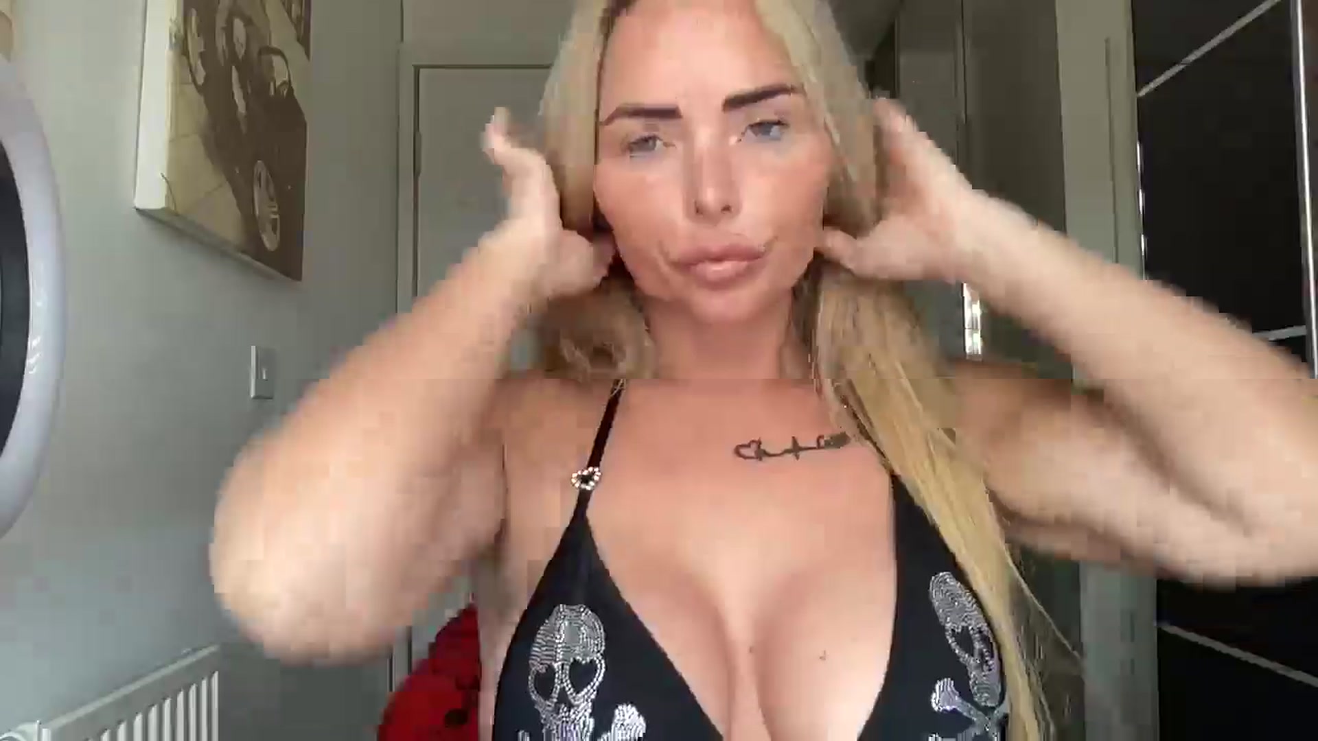 Gallery image thumbnail from kittycatxx's myfreecams stream on, 04/13/2025, 10:40 image 9 of 20