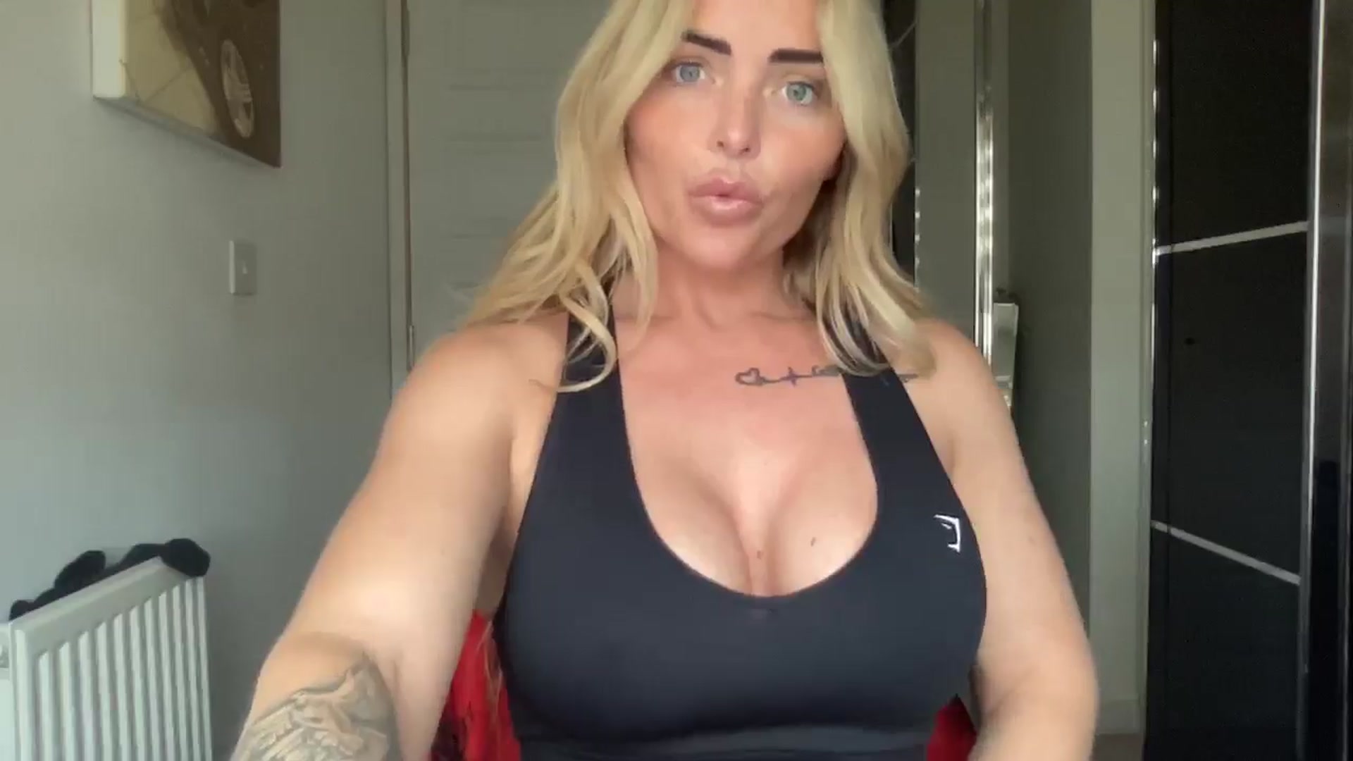 Gallery image thumbnail from kittycatxx's myfreecams stream on, 04/16/2025, 13:42 image 10 of 20