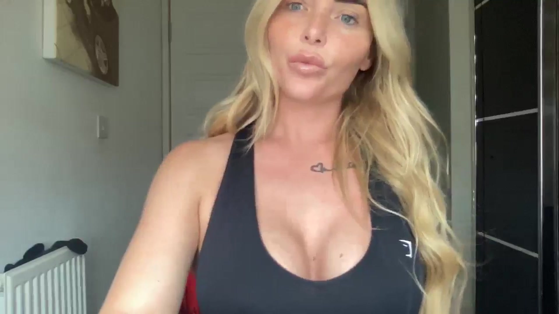 Gallery image thumbnail from kittycatxx's myfreecams stream on, 04/16/2025, 13:42 image 12 of 20