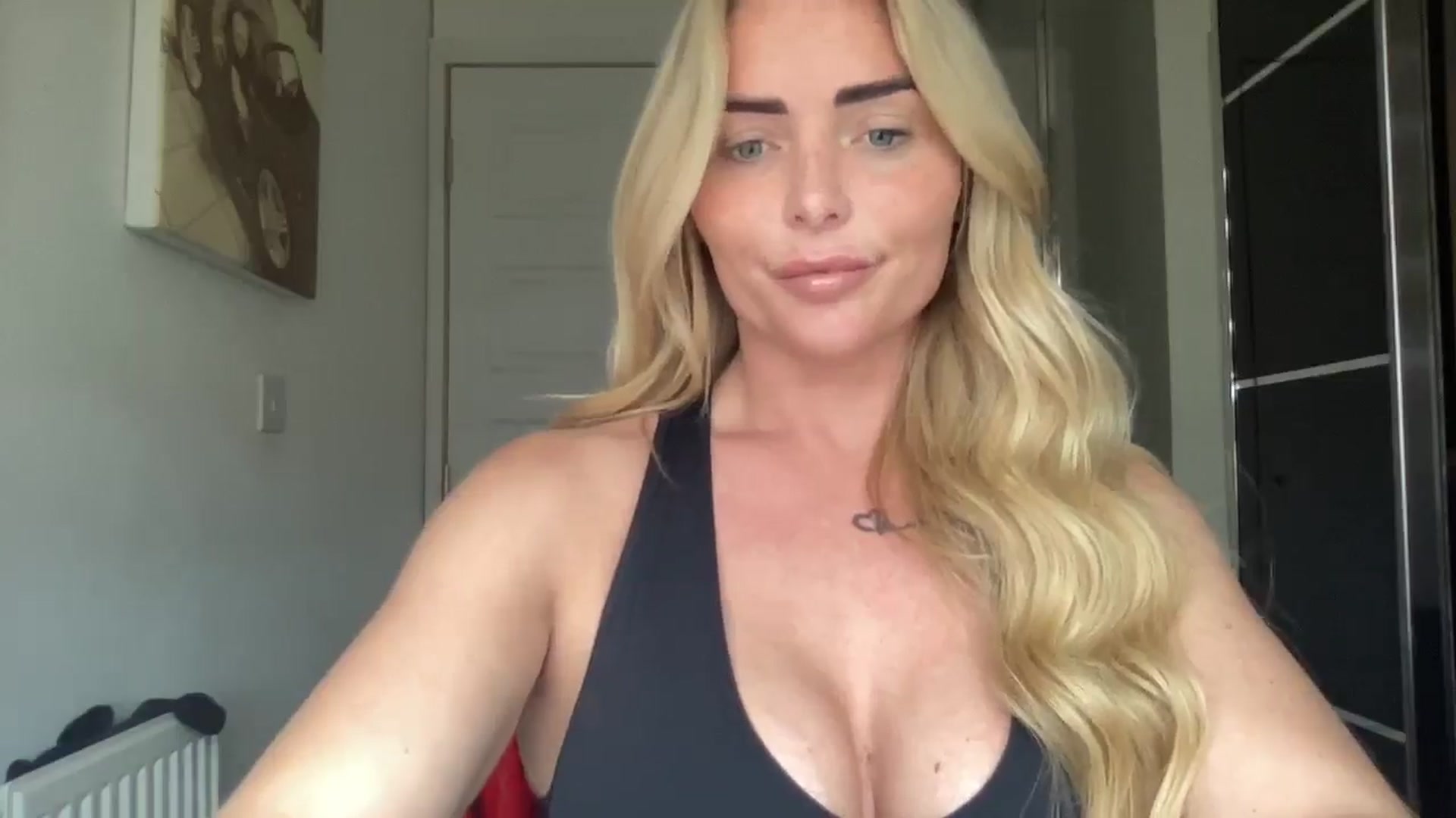 Gallery image thumbnail from kittycatxx's myfreecams stream on, 04/16/2025, 13:42 image 15 of 20