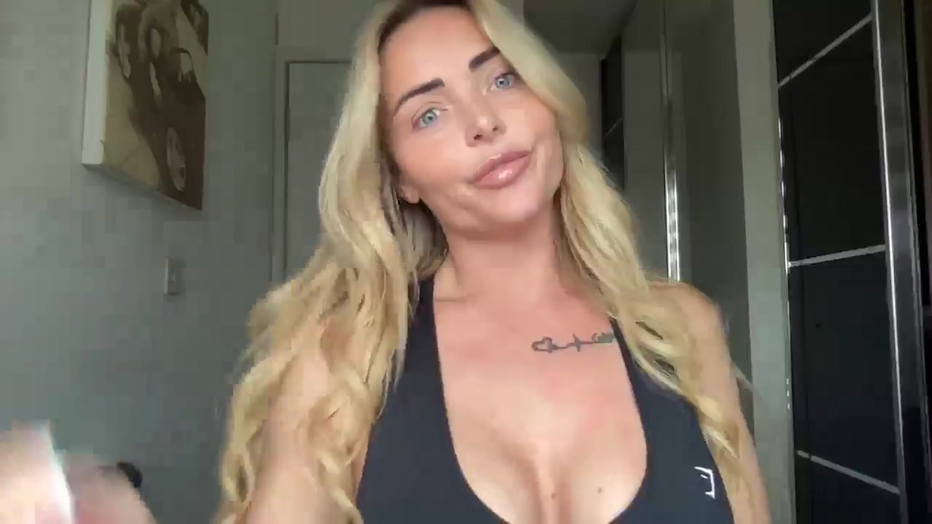 Gallery image thumbnail from kittycatxx's myfreecams stream on, 04/16/2025, 13:42 image 7 of 20