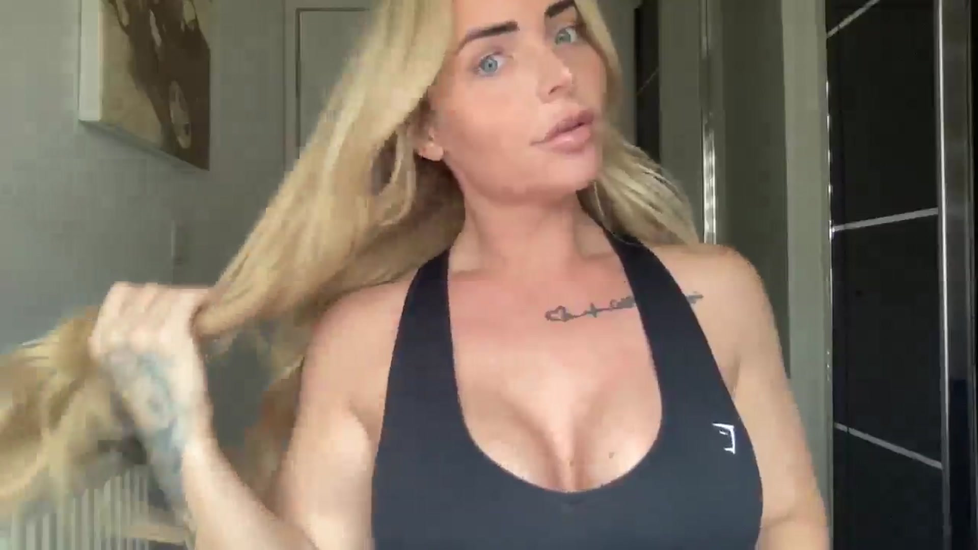 Gallery image thumbnail from kittycatxx's myfreecams stream on, 04/16/2025, 13:42 image 14 of 20