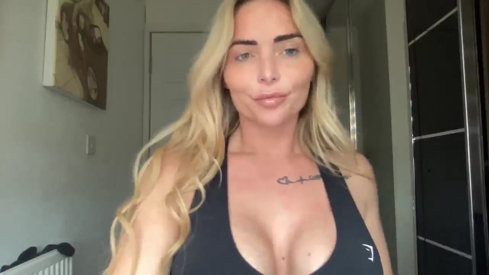 Gallery image thumbnail from kittycatxx's myfreecams stream on, 04/16/2025, 13:42 image 8 of 20