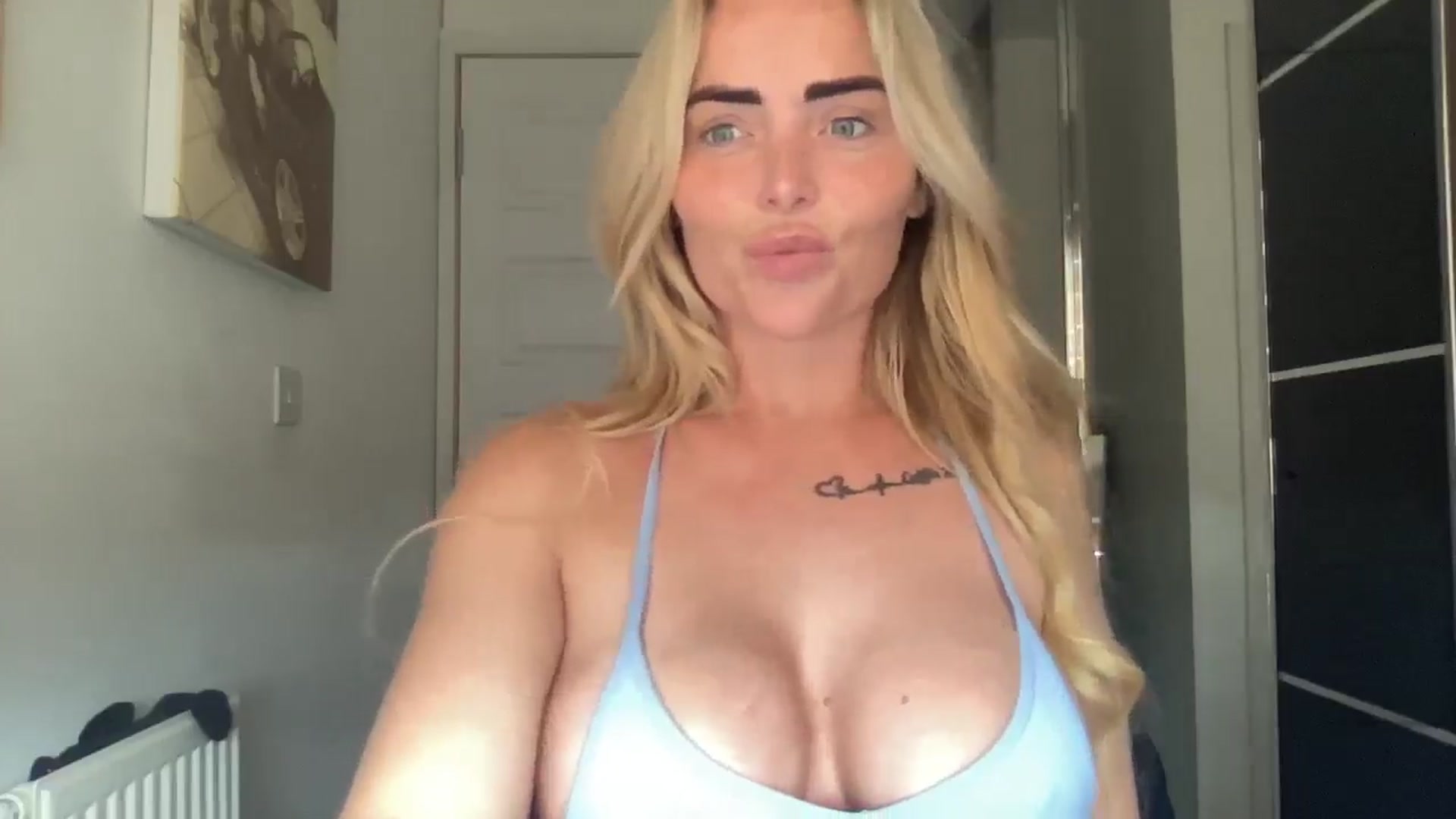 Gallery image thumbnail from kittycatxx's myfreecams stream on, 04/17/2025, 17:01 image 13 of 20