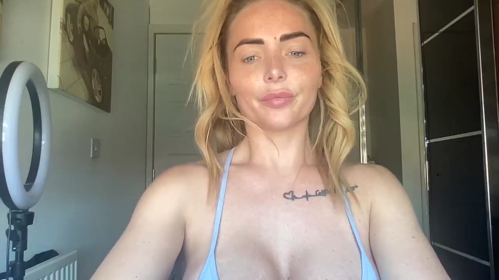 Gallery image thumbnail from kittycatxx's myfreecams stream on, 04/20/2025, 13:56 image 19 of 20