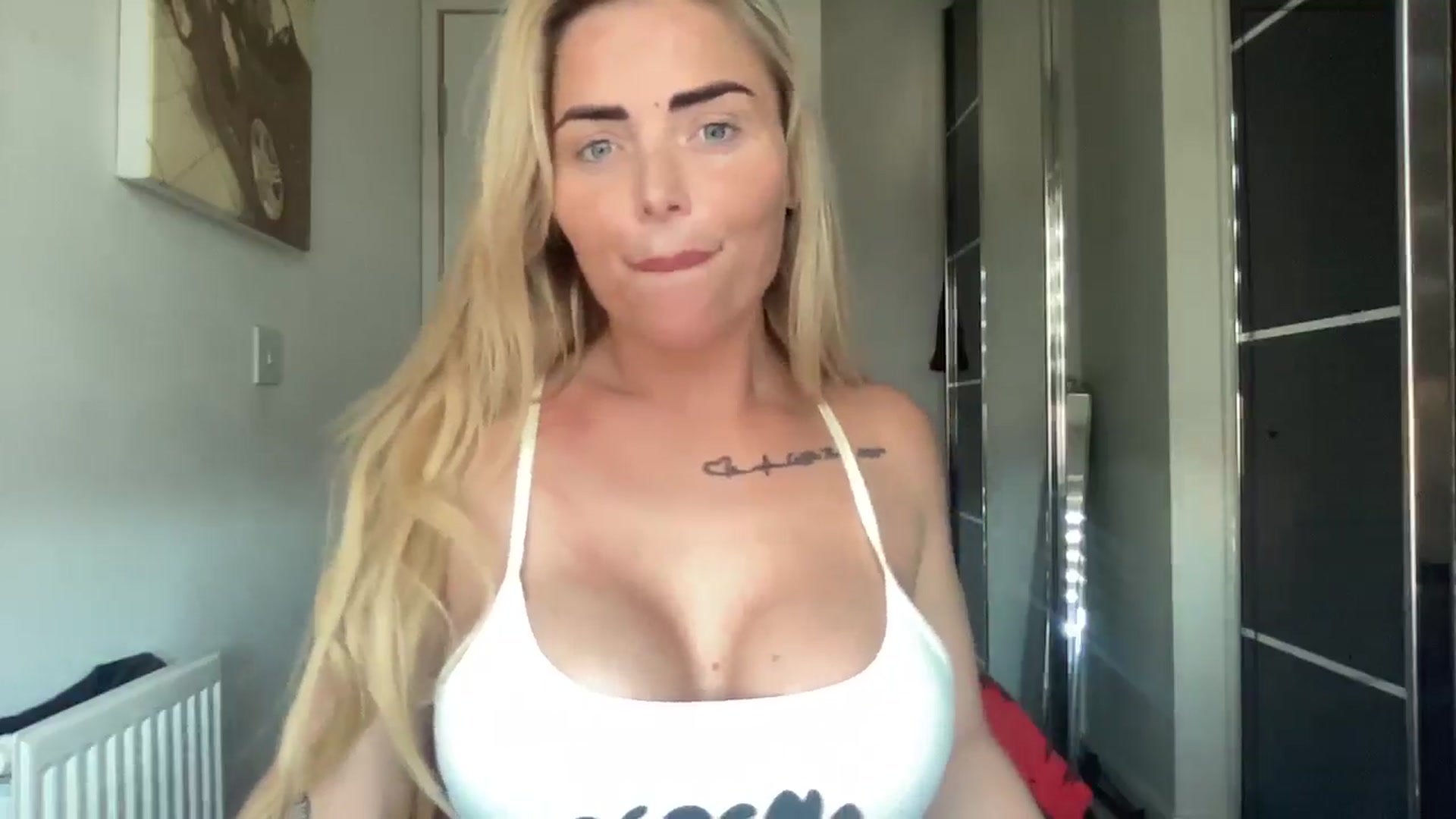 Gallery image thumbnail from kittycatxx's myfreecams stream on, 04/21/2025, 18:29 image 6 of 20
