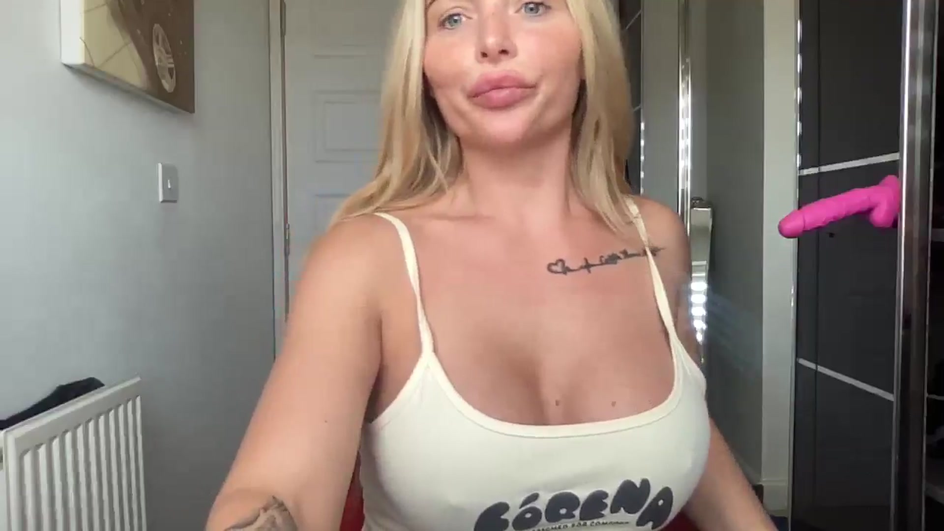 Gallery image thumbnail from kittycatxx's myfreecams stream on, 04/22/2025, 09:11 image 4 of 20
