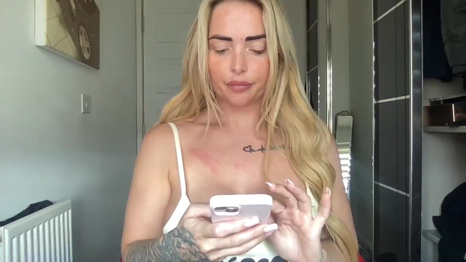 Gallery image thumbnail from kittycatxx's myfreecams stream on, 04/22/2025, 12:42 image 5 of 20