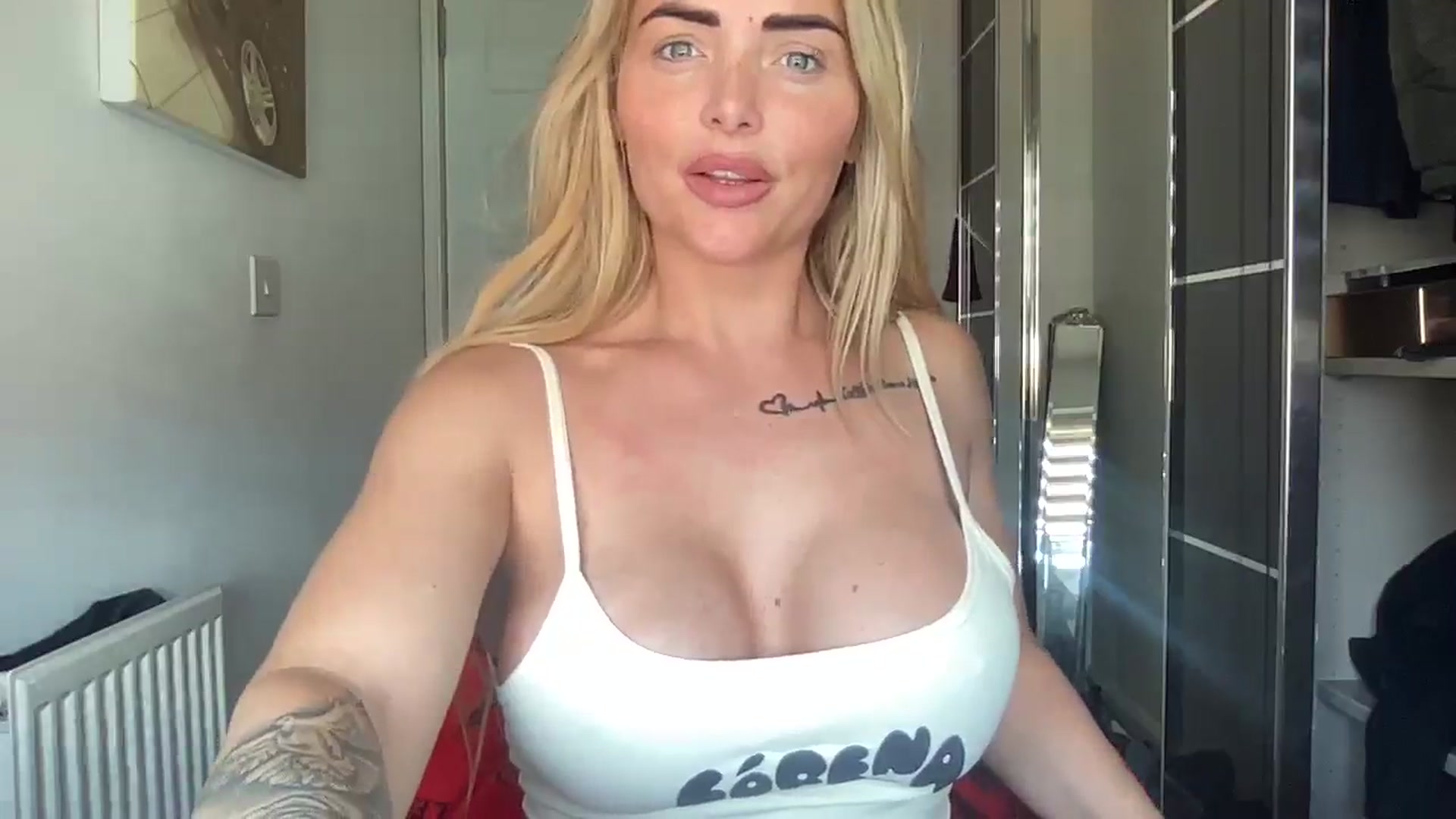 Gallery image thumbnail from kittycatxx's myfreecams stream on, 04/22/2025, 12:42 image 11 of 20