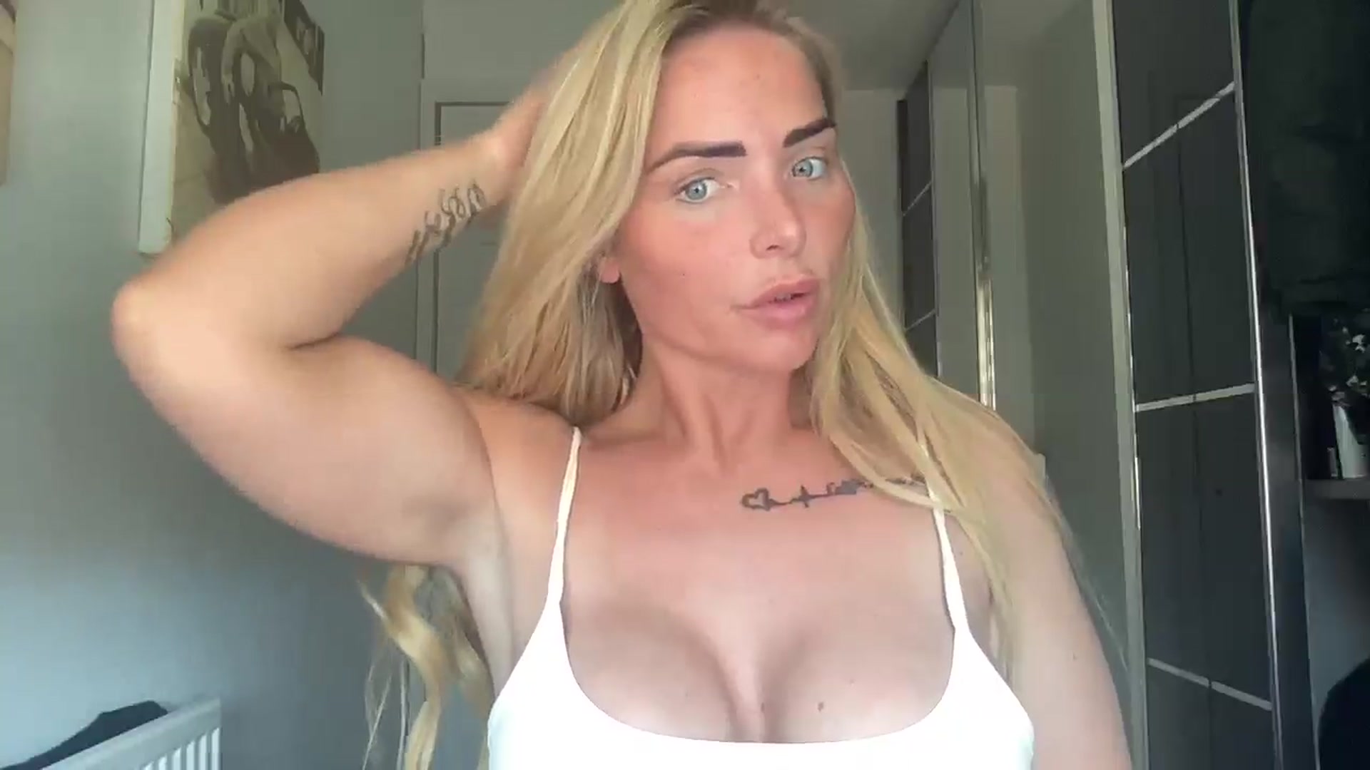 Gallery image thumbnail from kittycatxx's myfreecams stream on, 04/25/2025, 10:34 image 19 of 20