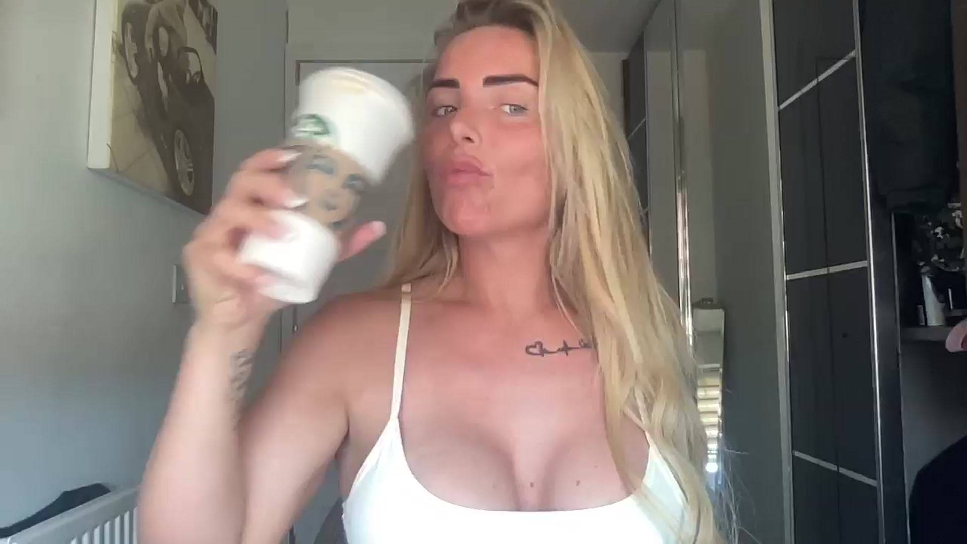 Gallery image thumbnail from kittycatxx's myfreecams stream on, 04/25/2025, 10:34 image 5 of 20