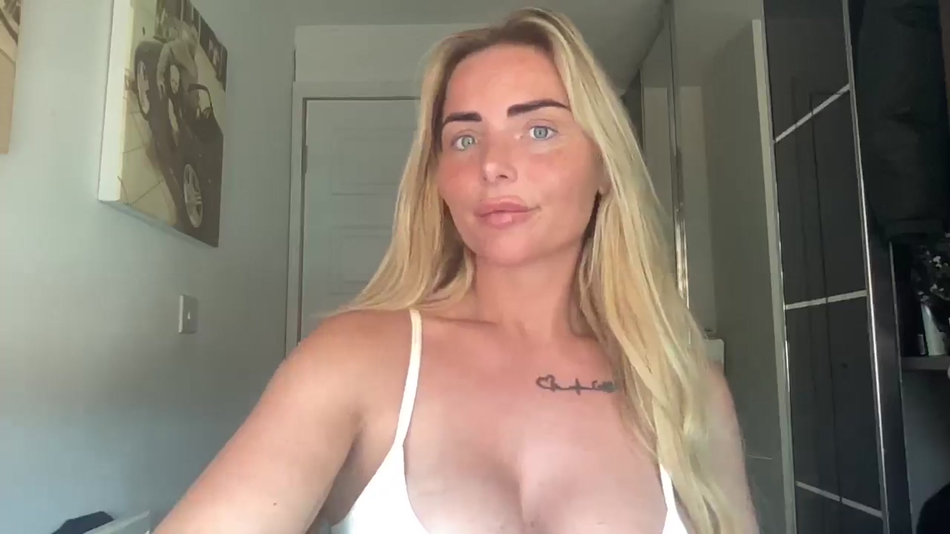 Gallery image thumbnail from kittycatxx's myfreecams stream on, 04/25/2025, 10:34 image 9 of 20