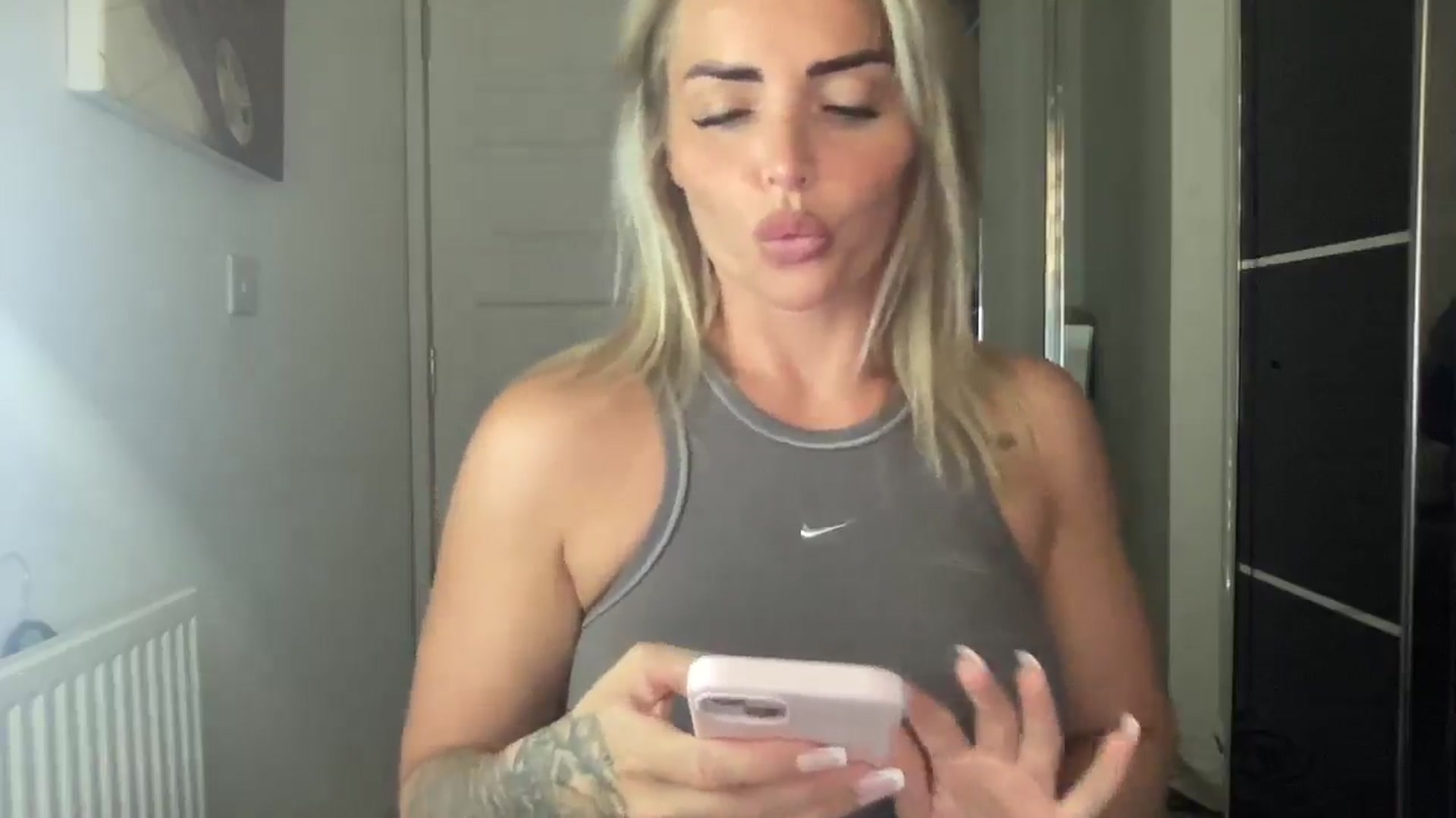 Gallery image thumbnail from kittycatxx's myfreecams stream on, 05/15/2025, 19:26 image 6 of 20