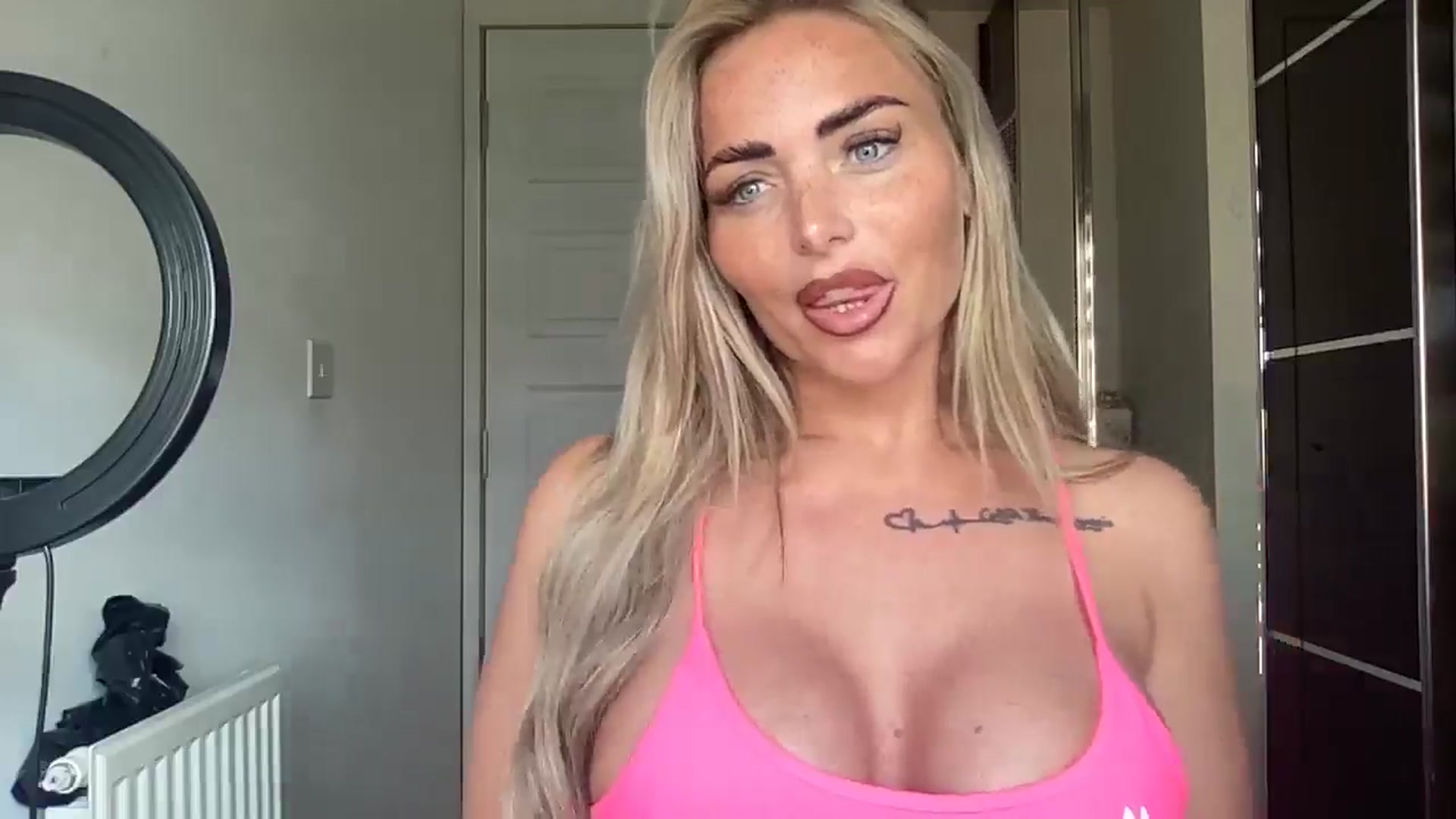 Gallery image thumbnail from kittycatxx's myfreecams stream on, 05/19/2025, 15:33 image 14 of 20
