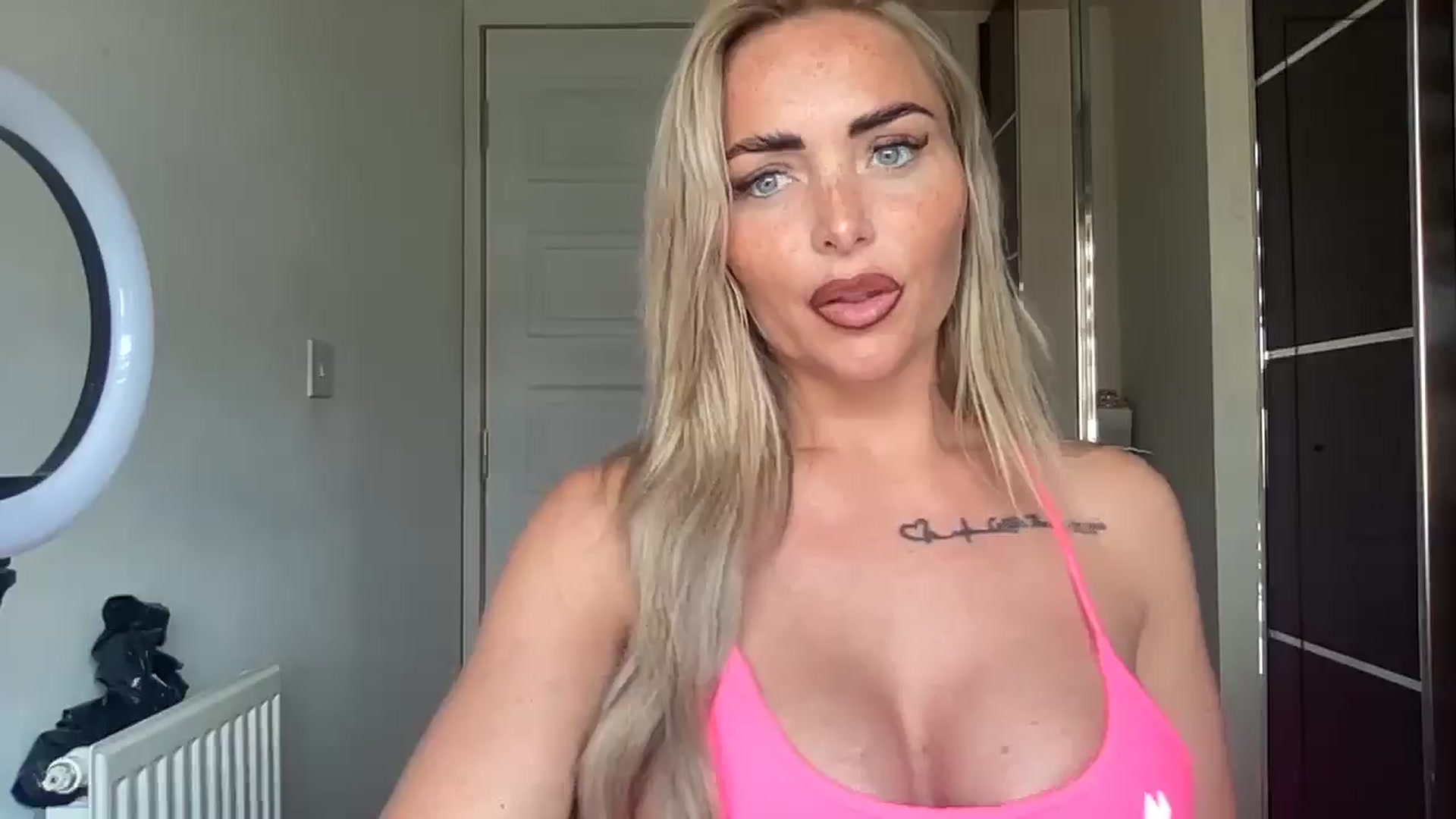 Gallery image thumbnail from kittycatxx's myfreecams stream on, 05/19/2025, 15:33 image 20 of 20