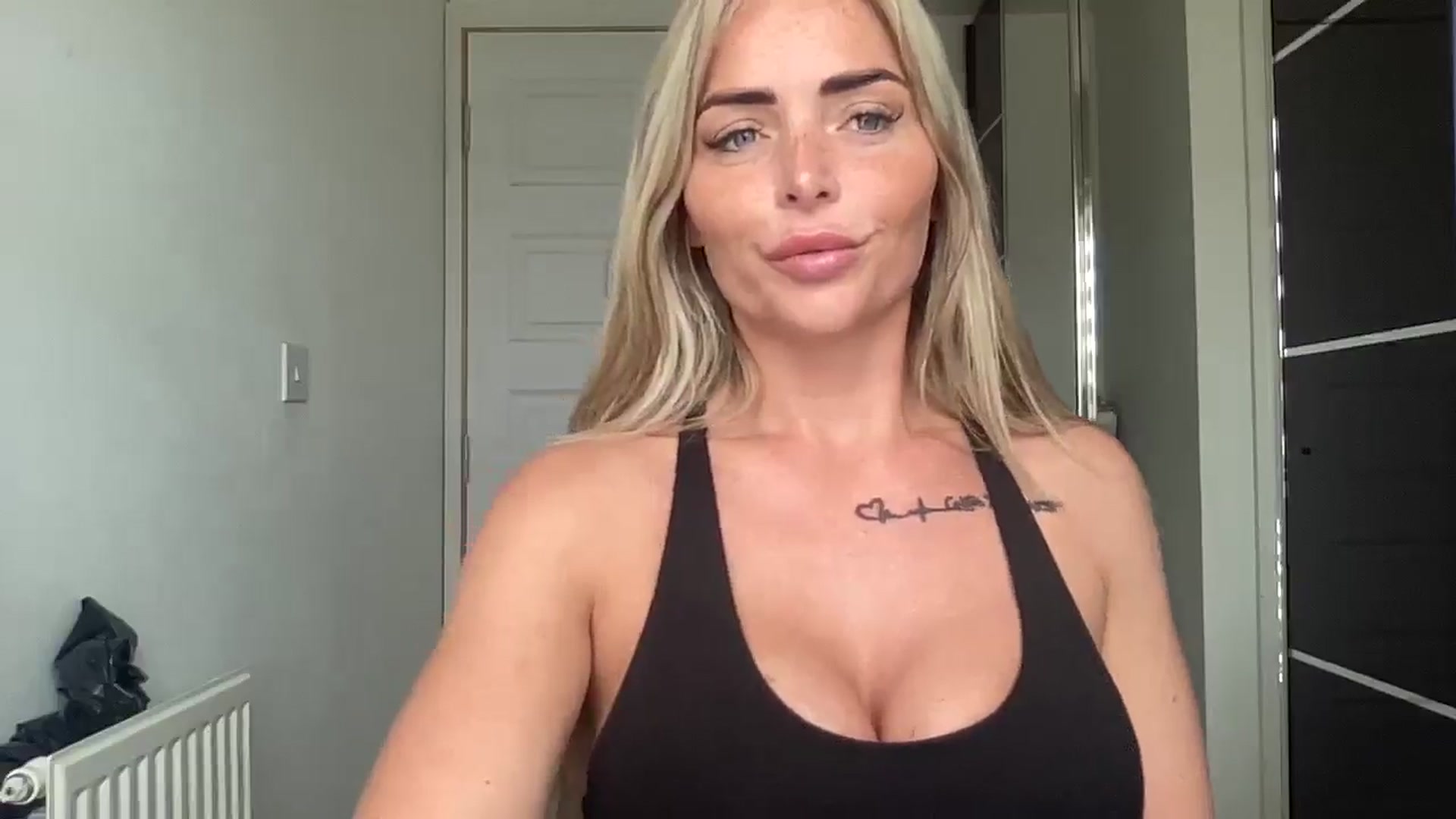 Gallery image thumbnail from kittycatxx's myfreecams stream on, 05/24/2025, 09:17 image 6 of 20
