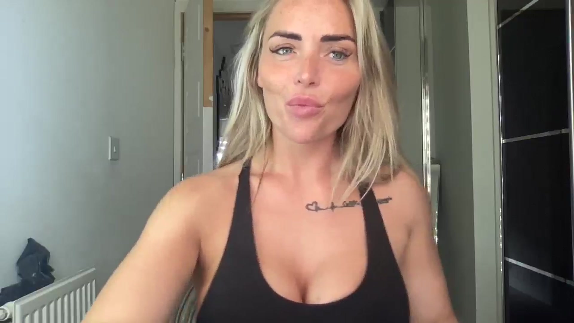 Gallery image thumbnail from kittycatxx's myfreecams stream on, 05/24/2025, 10:50 image 16 of 20