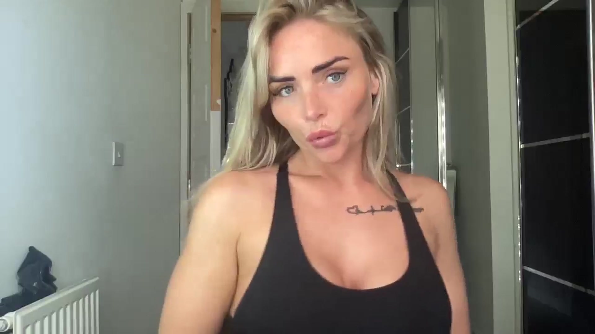 Gallery image thumbnail from kittycatxx's myfreecams stream on, 05/24/2025, 10:50 image 19 of 20
