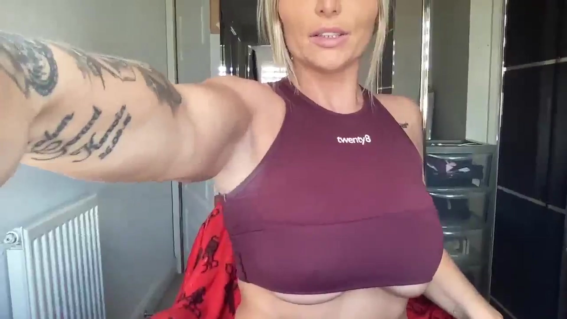 Gallery image thumbnail from kittycatxx's myfreecams stream on, 06/02/2025, 10:55 image 12 of 20
