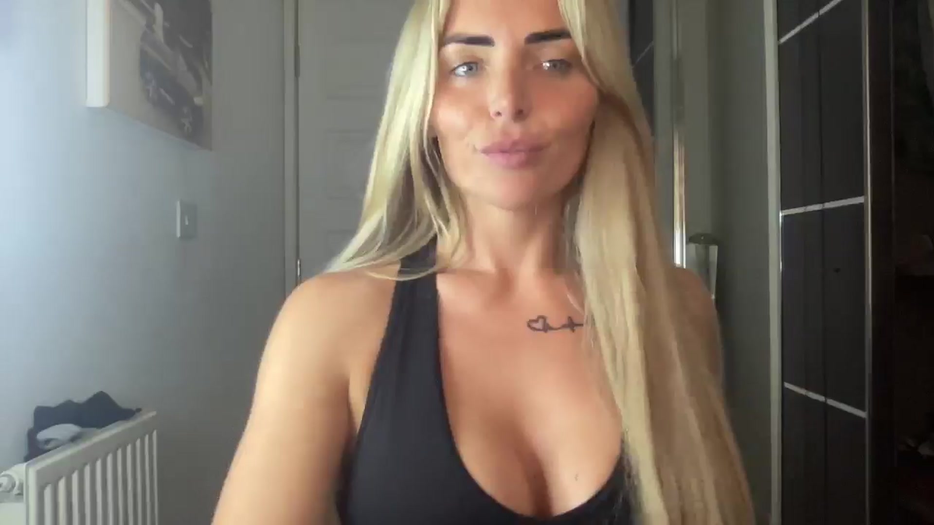 Gallery image thumbnail from kittycatxx's myfreecams stream on, 06/09/2025, 16:47 image 17 of 20