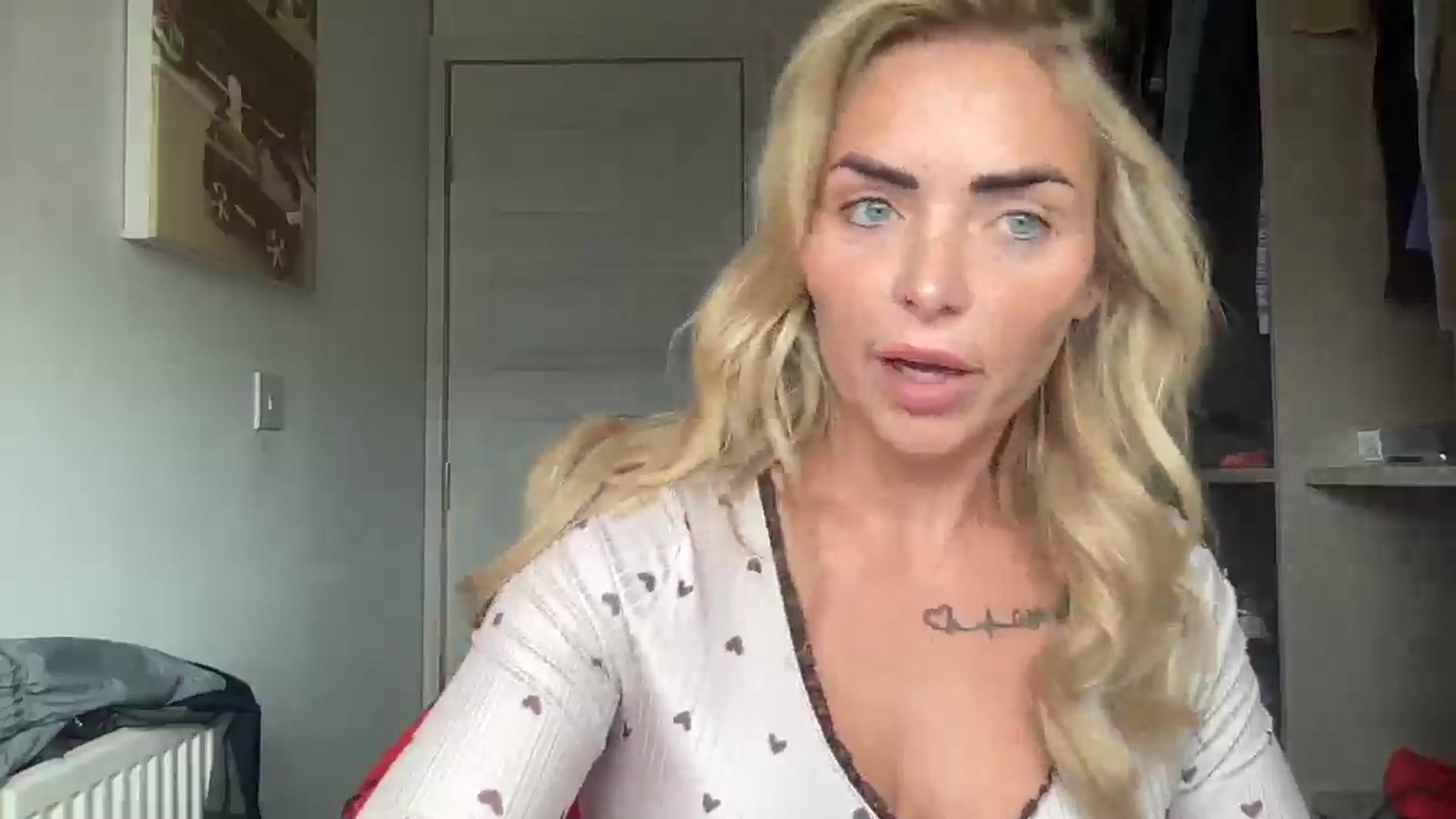 Gallery image thumbnail from kittycatxx's myfreecams stream on, 07/27/2025, 16:16 image 11 of 20