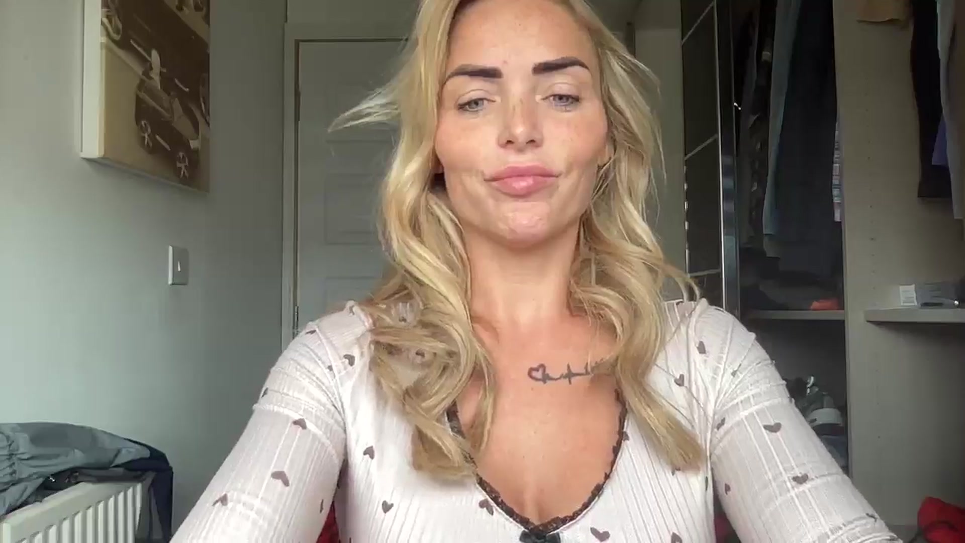Gallery image thumbnail from kittycatxx's myfreecams stream on, 07/27/2025, 16:16 image 10 of 20