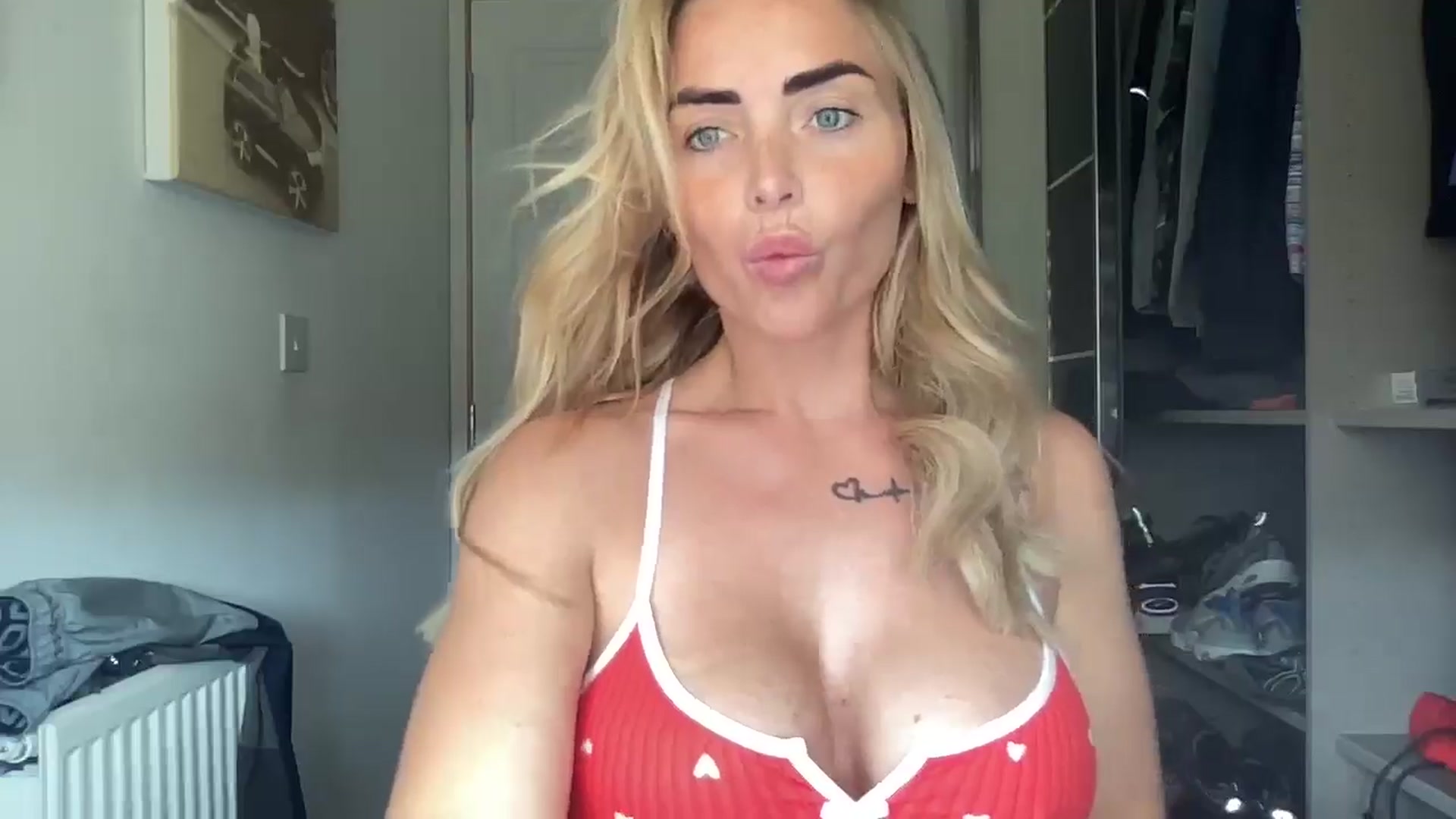 Gallery image thumbnail from kittycatxx's myfreecams stream on, 07/28/2025, 12:15 image 19 of 20