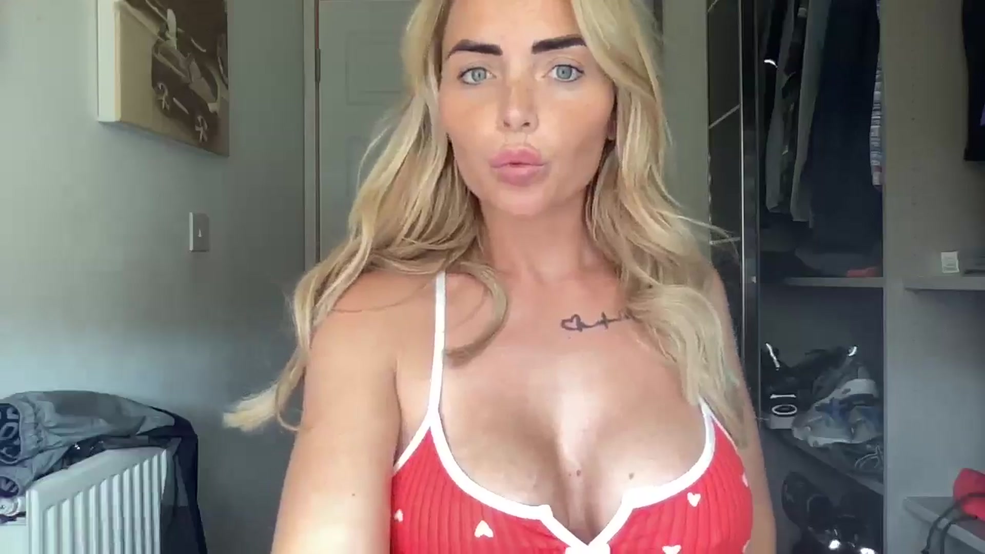 Gallery image thumbnail from kittycatxx's myfreecams stream on, 07/28/2025, 12:15 image 13 of 20