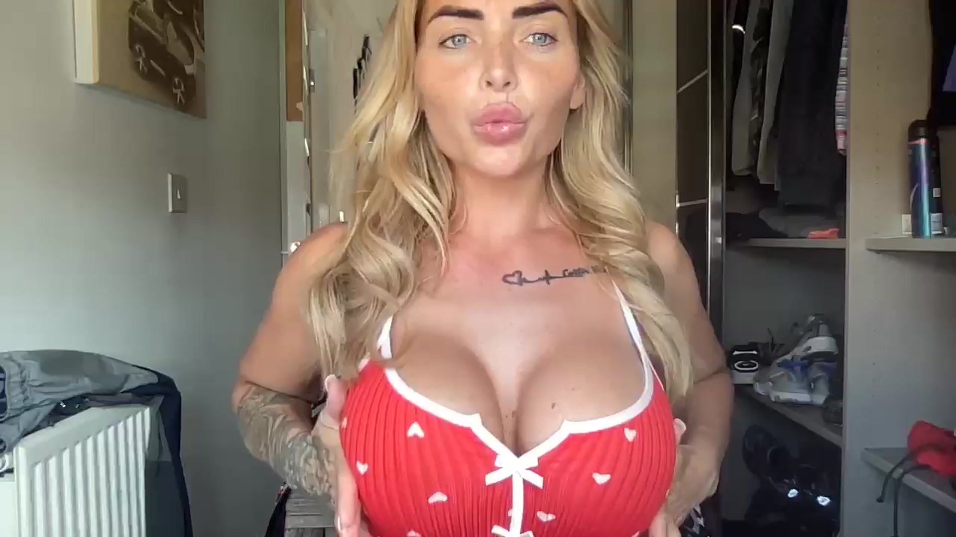 Gallery image thumbnail from kittycatxx's myfreecams stream on, 07/28/2025, 15:37 image 1 of 20