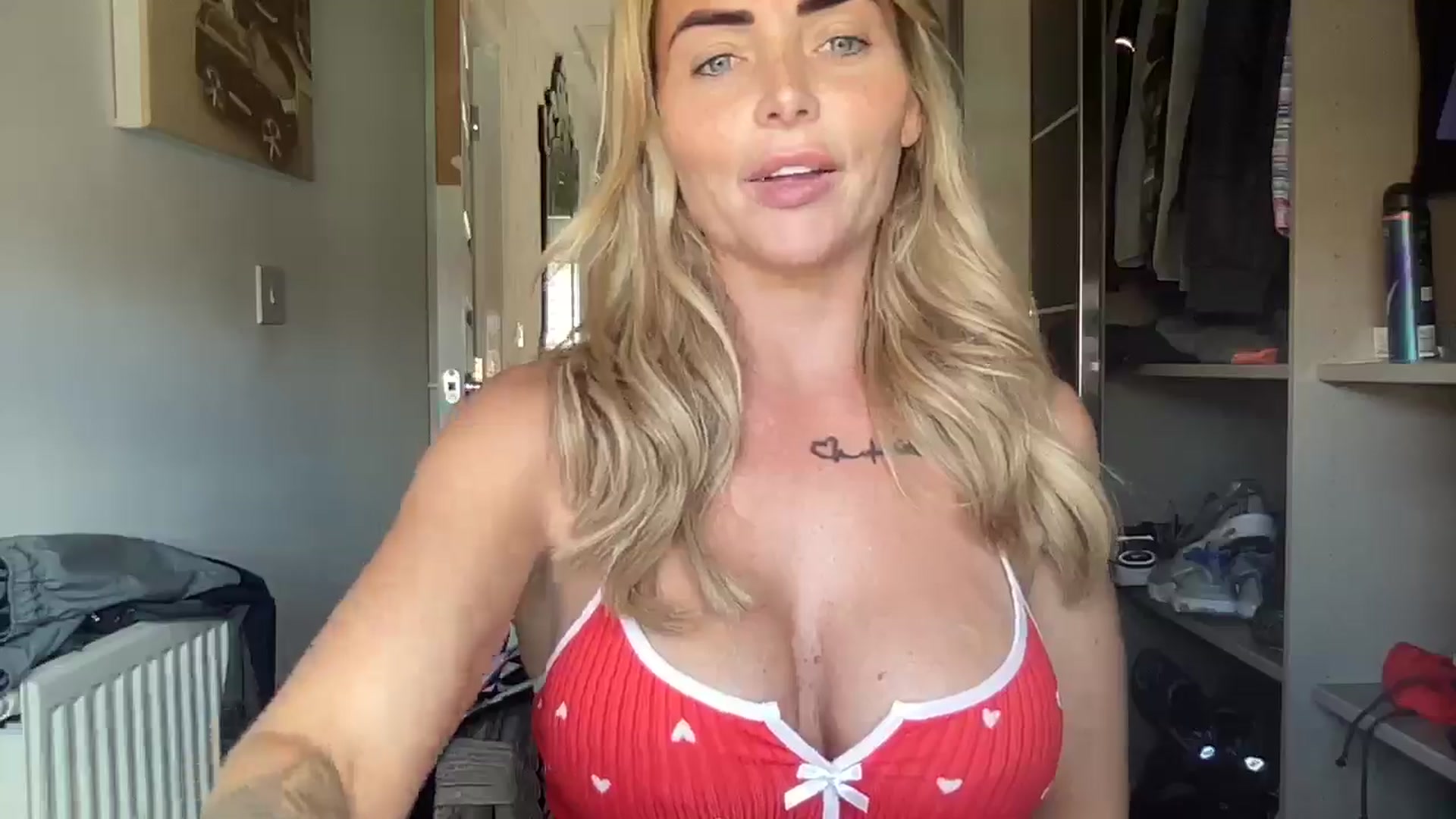 Gallery image thumbnail from kittycatxx's myfreecams stream on, 07/28/2025, 15:37 image 19 of 20