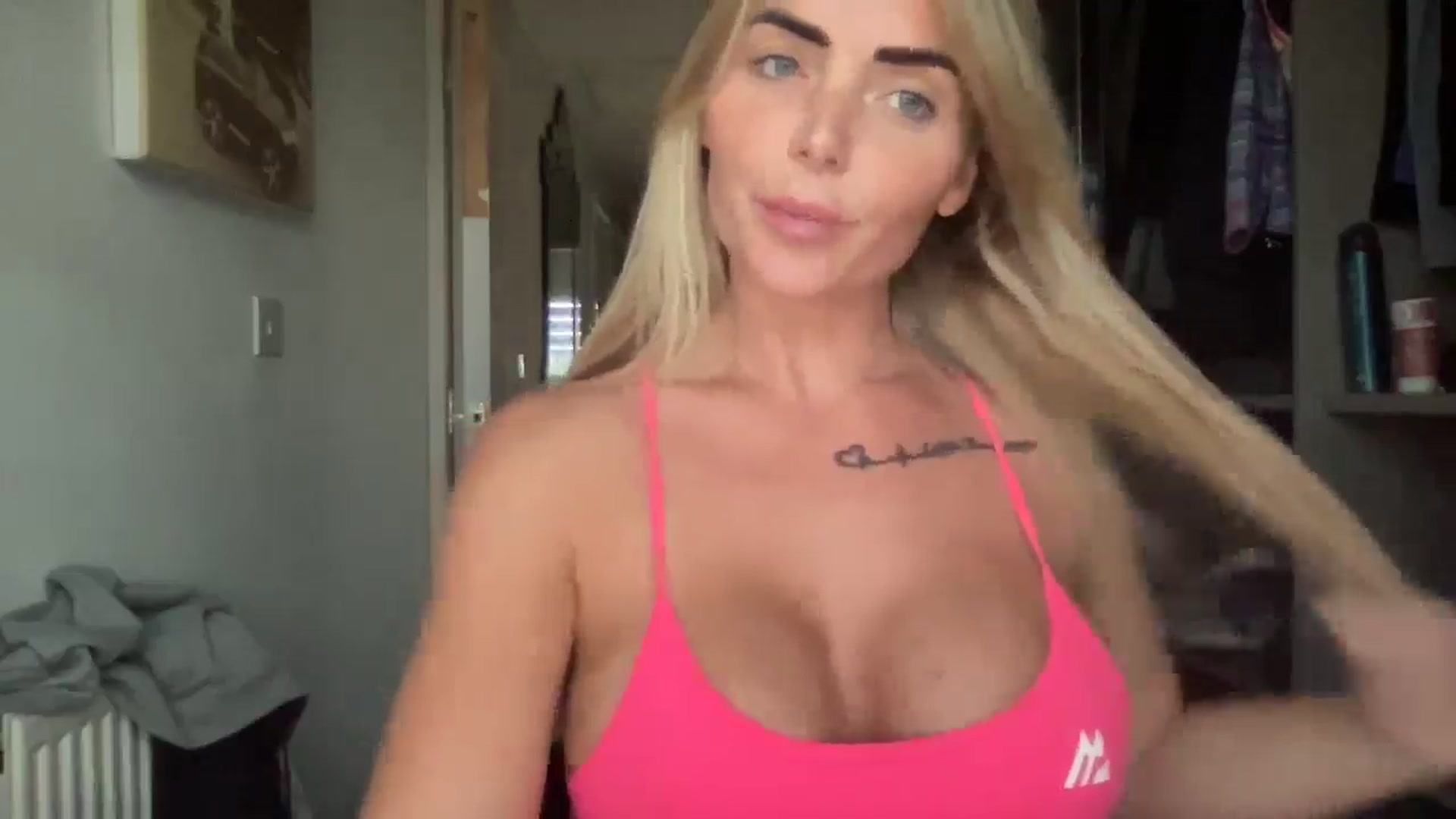 Gallery image thumbnail from kittycatxx's myfreecams stream on, 08/05/2025, 19:39 image 16 of 20