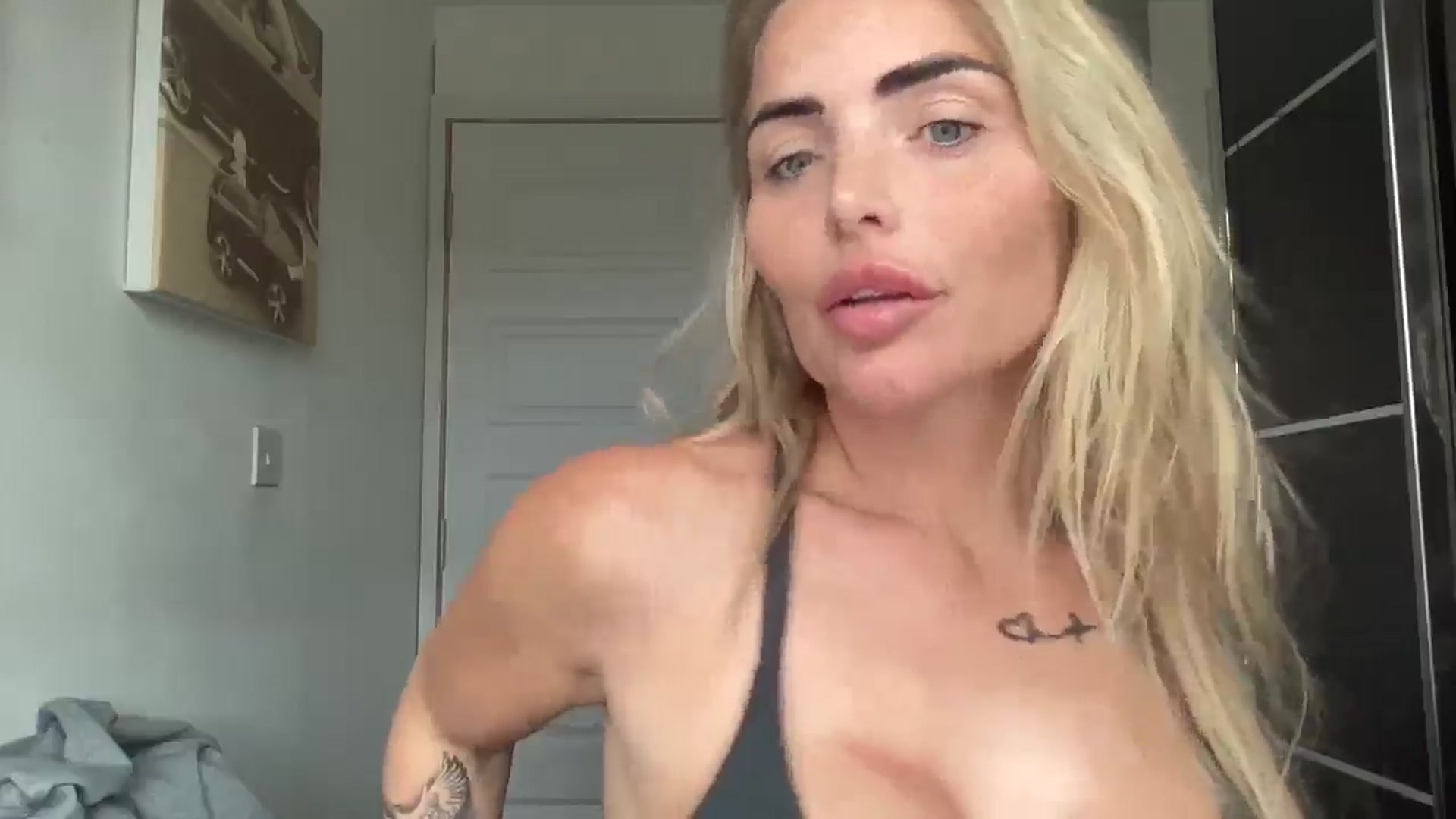 Gallery image thumbnail from kittycatxx's myfreecams stream on, 08/07/2025, 17:32 image 3 of 20