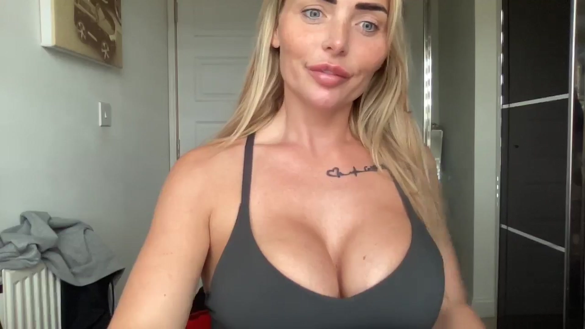 Gallery image thumbnail from kittycatxx's myfreecams stream on, 08/07/2025, 17:47 image 3 of 20