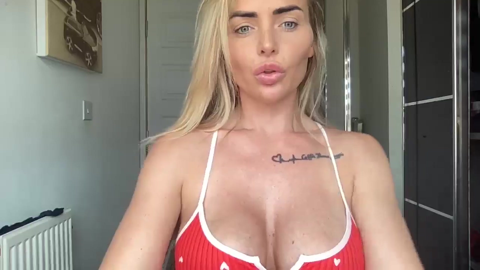 Gallery image thumbnail from kittycatxx's myfreecams stream on, 08/11/2025, 16:02 image 6 of 20