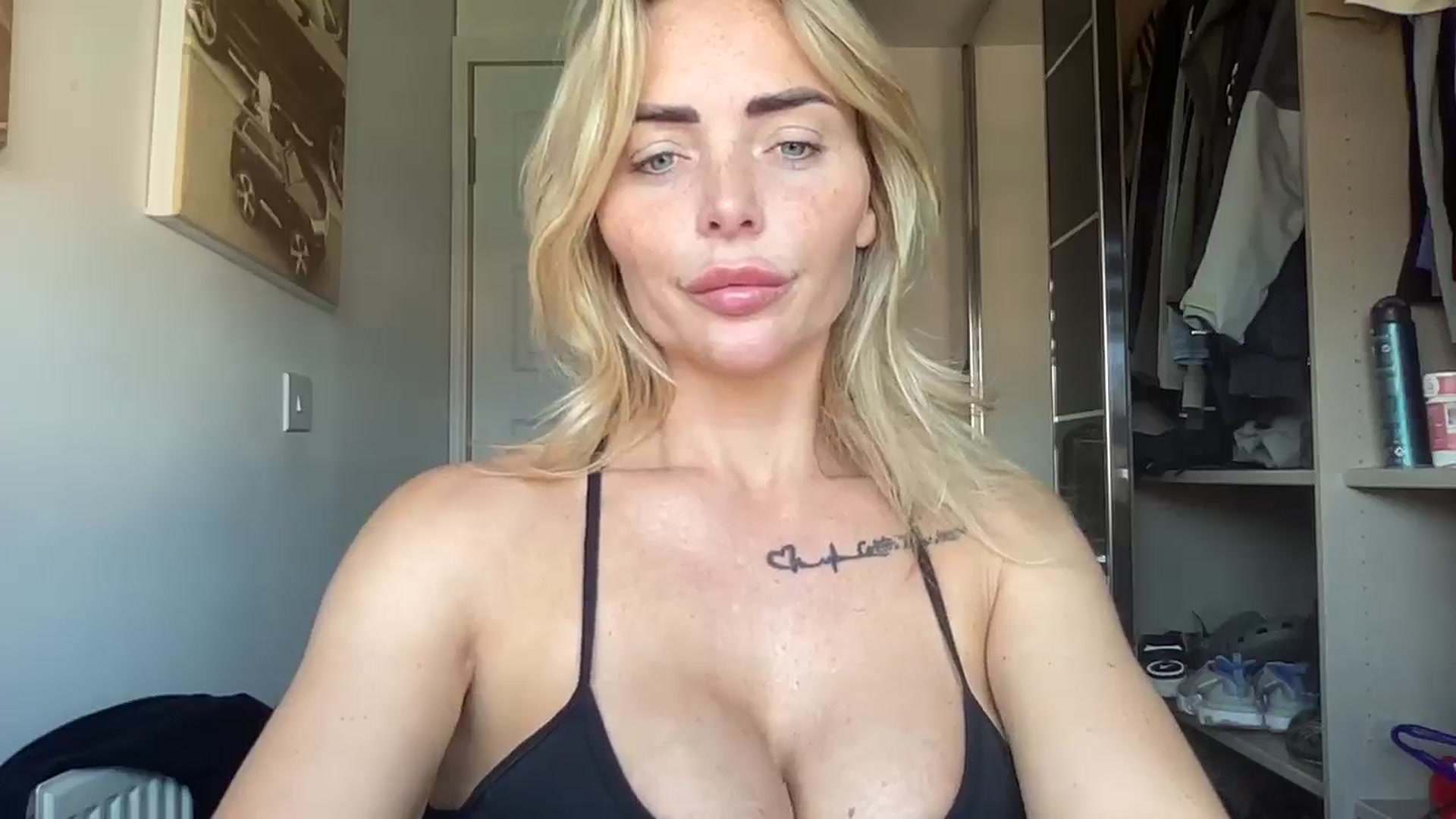 Gallery image thumbnail from kittycatxx's myfreecams stream on, 08/17/2025, 09:55 image 10 of 20