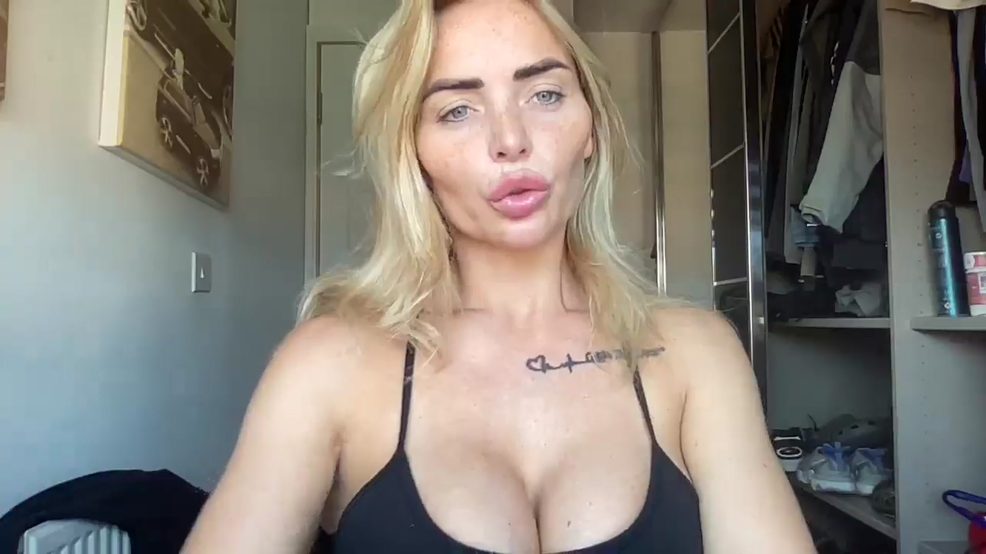 Gallery image thumbnail from kittycatxx's myfreecams stream on, 08/17/2025, 09:55 image 16 of 20