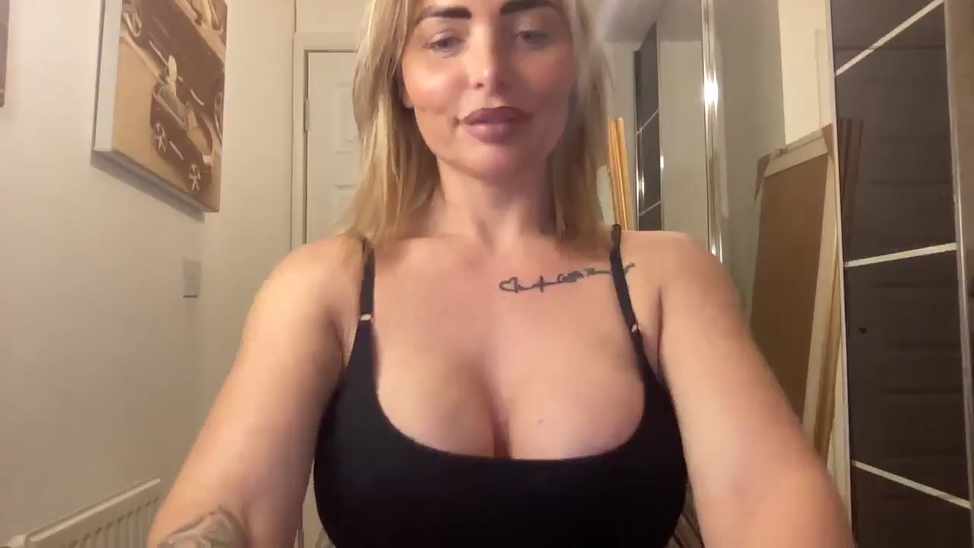 Gallery image thumbnail from kittycatxx's myfreecams stream on, 01/26/2026, 21:19 image 15 of 20