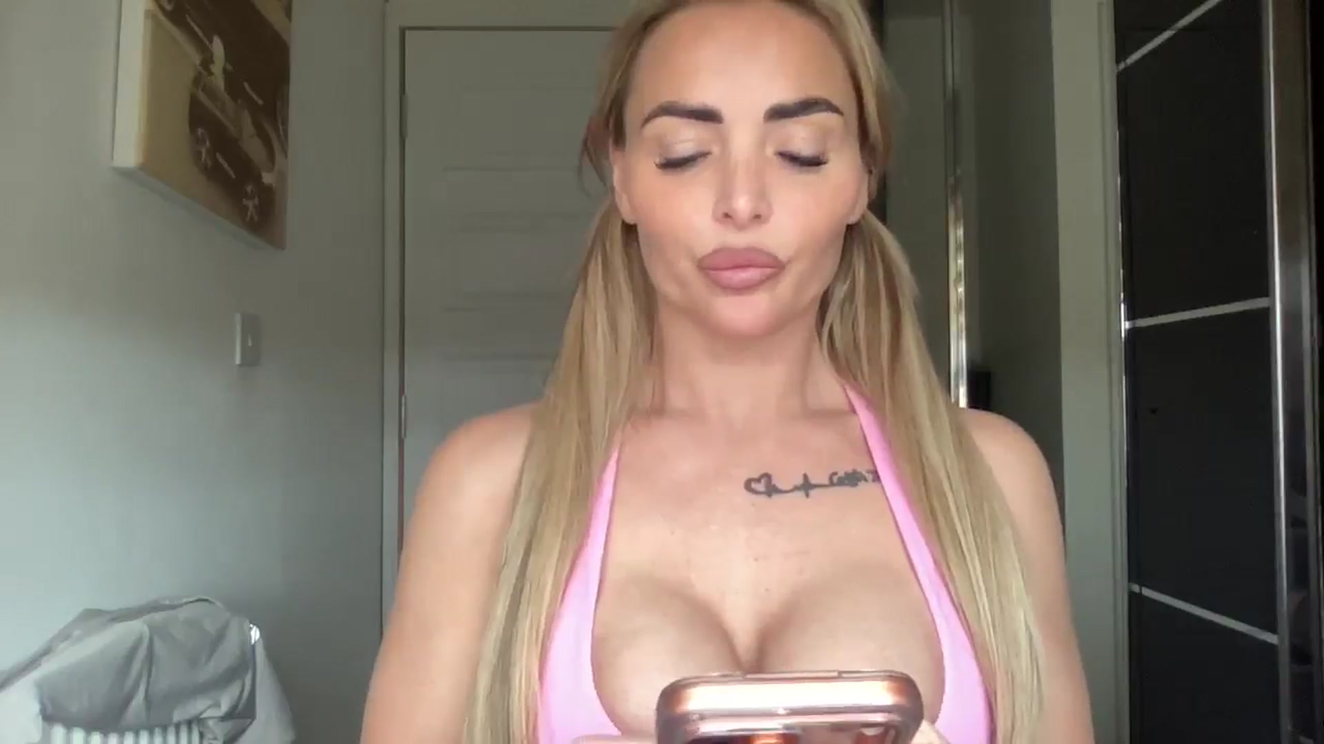 Gallery image thumbnail from kittycatxx's myfreecams stream on, 02/18/2026, 14:07 image 12 of 20
