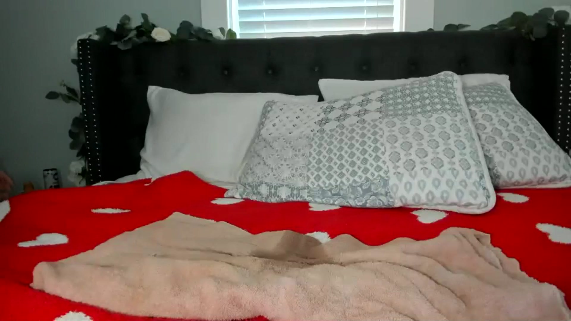 Gallery image thumbnail from kittykat's myfreecams stream on, 03/12/2024, 19:19 image 20 of 20