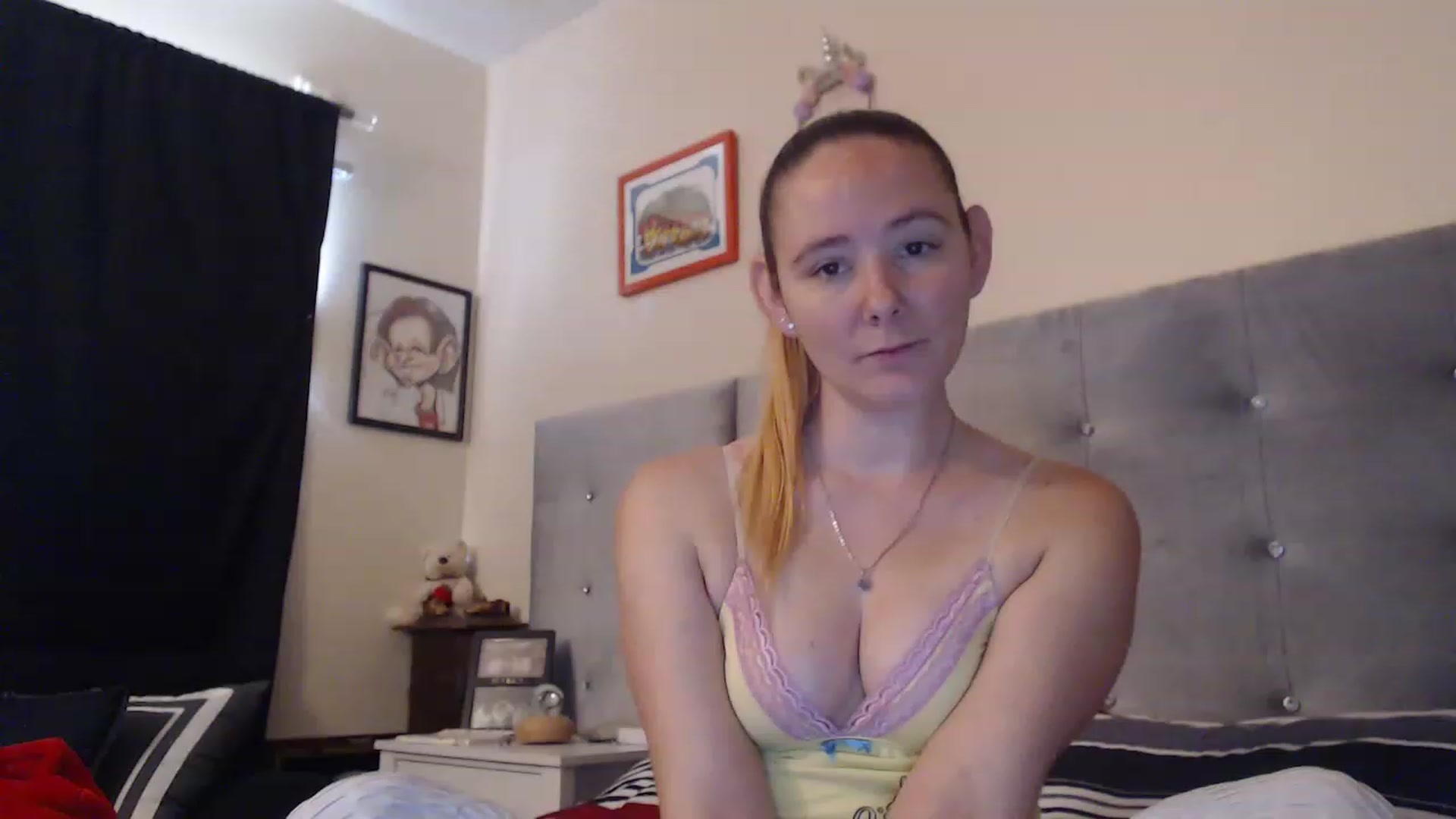 Gallery image thumbnail from kittykimba's myfreecams stream on, 01/16/2023, 17:01 image 4 of 20