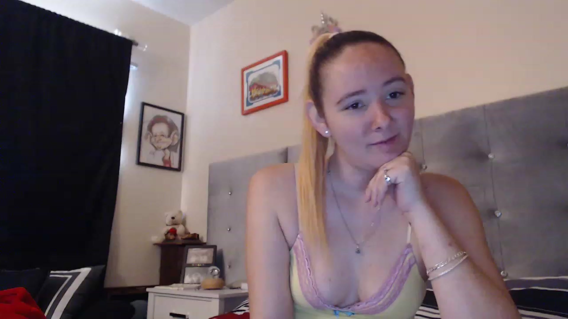 Gallery image thumbnail from kittykimba's myfreecams stream on, 01/16/2023, 17:01 image 11 of 20