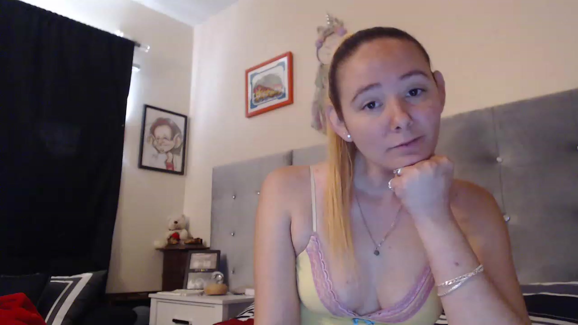 Gallery image thumbnail from kittykimba's myfreecams stream on, 01/16/2023, 17:01 image 19 of 20