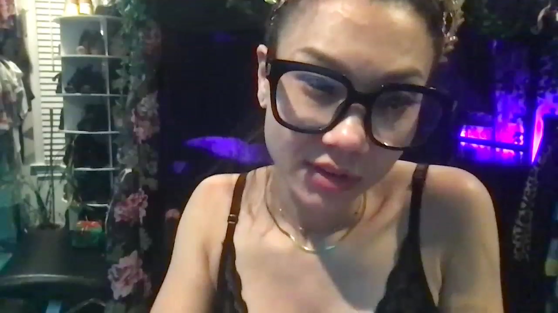 Gallery image thumbnail from kittykiyomi's myfreecams stream on, 12/21/2022, 12:59 image 5 of 20