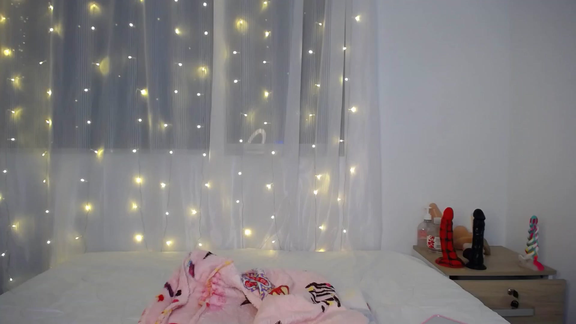 Gallery image thumbnail from kittylove__18's myfreecams stream on, 07/16/2024, 10:00 image 8 of 20
