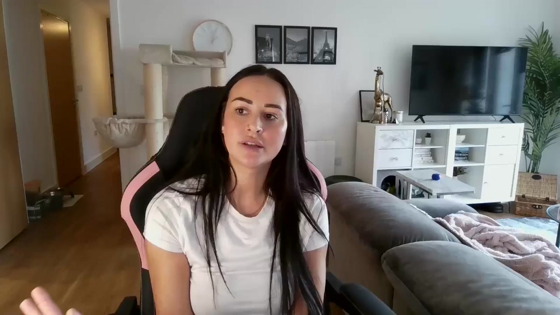Gallery image thumbnail from kittyviolet's myfreecams stream on, 02/04/2025, 13:19 image 1 of 20