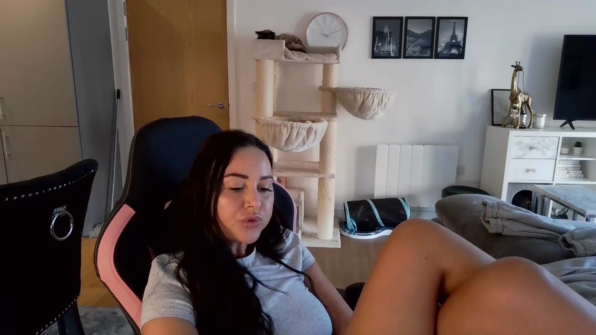 Gallery image thumbnail from kittyviolet's myfreecams stream on, 02/06/2025, 11:19 image 20 of 20