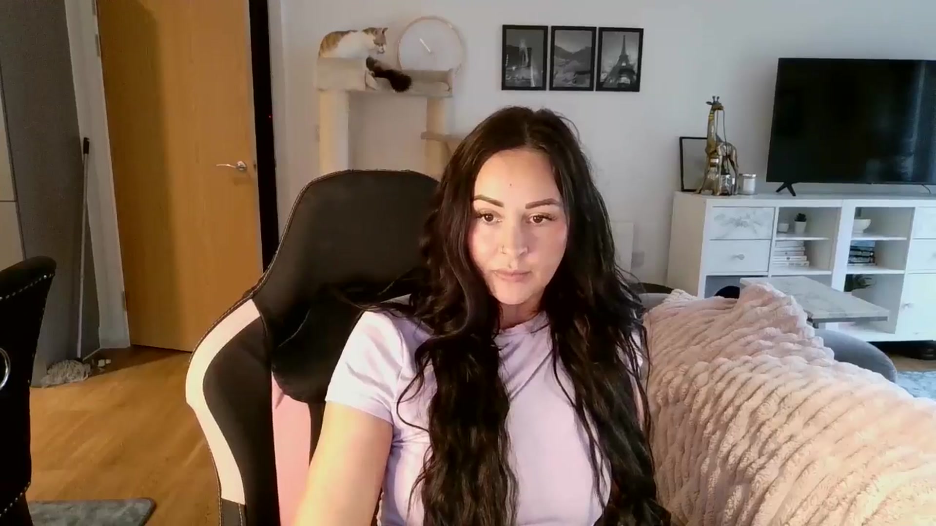 Gallery image thumbnail from kittyviolet's myfreecams stream on, 02/07/2025, 10:54 image 7 of 20
