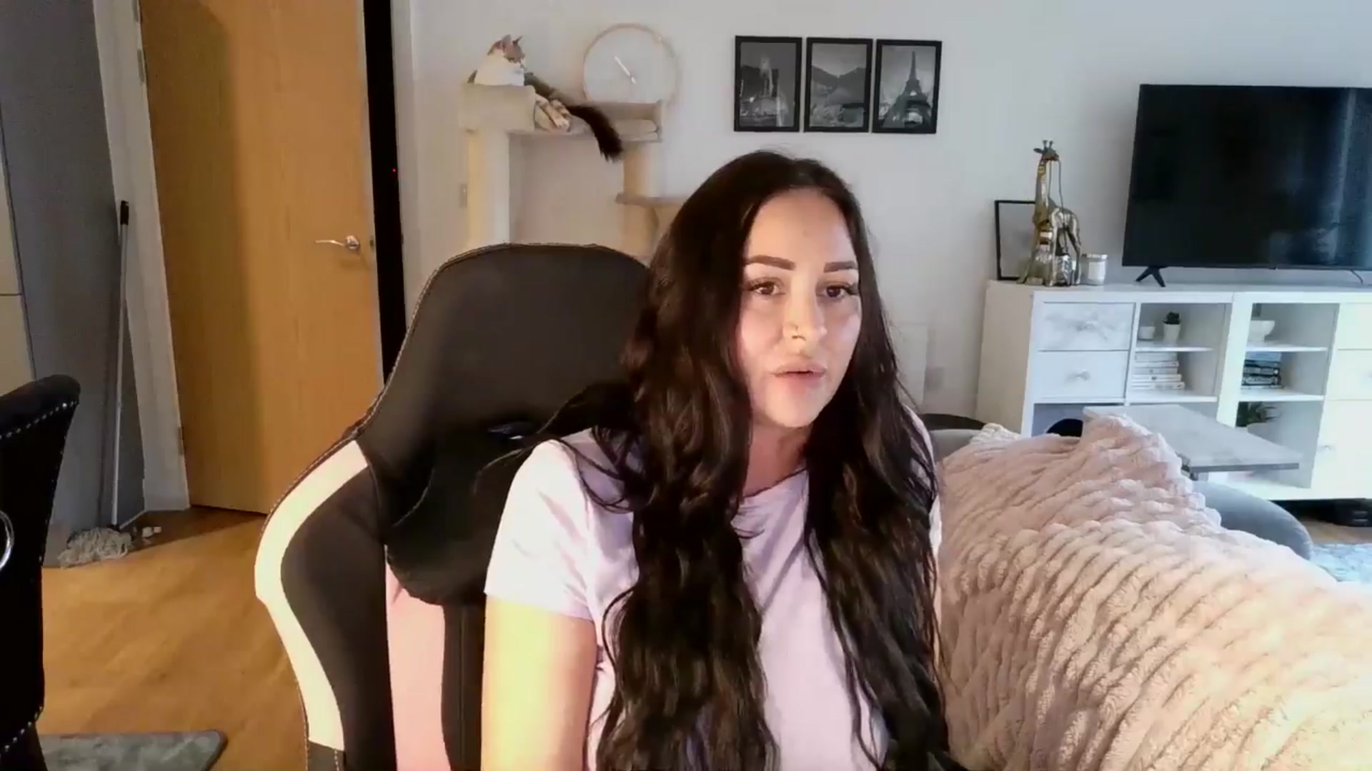 Gallery image thumbnail from kittyviolet's myfreecams stream on, 02/07/2025, 10:54 image 10 of 20