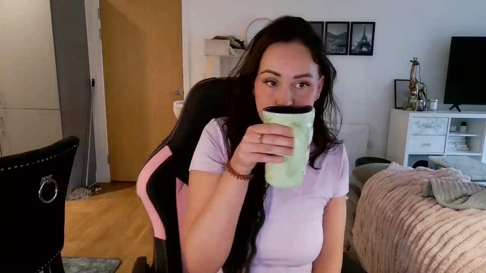 Gallery image thumbnail from kittyviolet's myfreecams stream on, 02/07/2025, 13:46 image 9 of 20