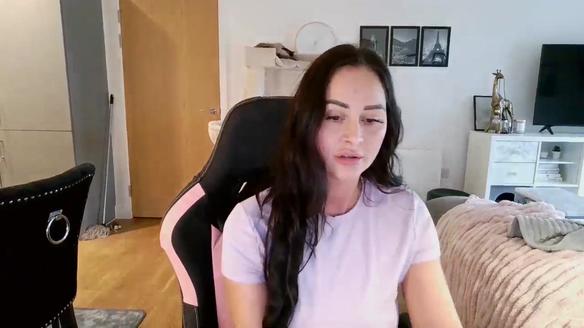 Gallery image thumbnail from kittyviolet's myfreecams stream on, 02/07/2025, 13:46 image 12 of 20